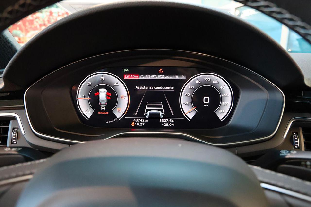 AUDI A4 40 TDI Avant Quattro S-Tronic S-Line - 33