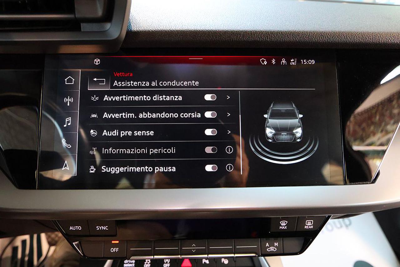 AUDI A3 40 TDI Sportback Quattro S-Tronic S-Line - 28