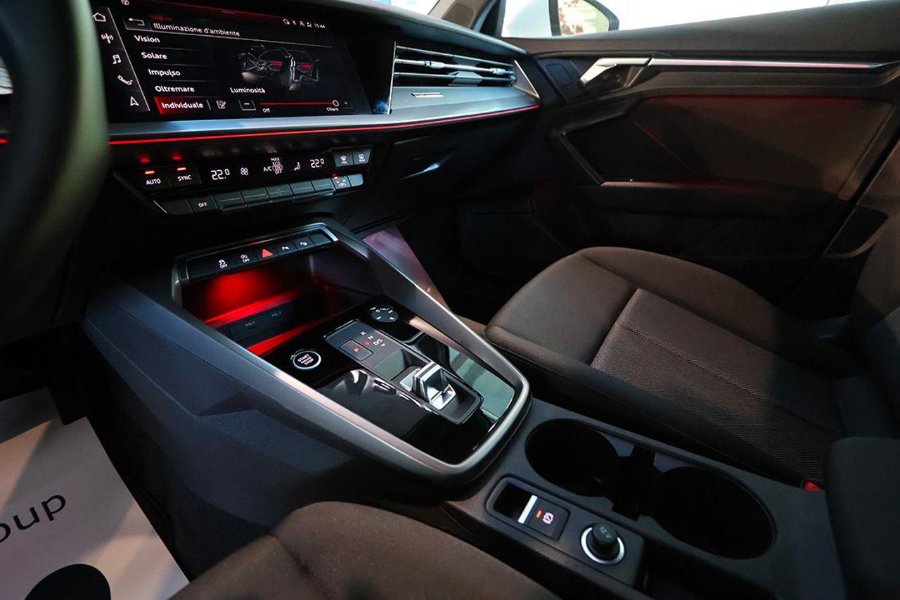 AUDI A3 35 TDI Sportback S-Tronic Business Advanced - 37