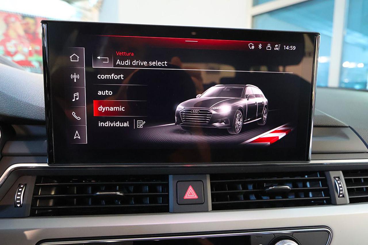 AUDI A4 35 TFSI Avant S-Tronic S-Line - 26