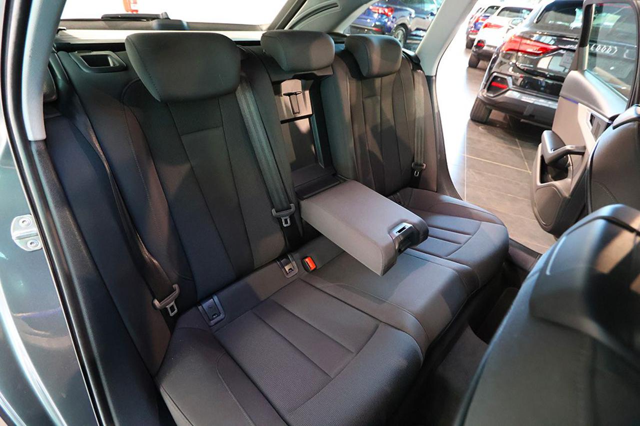 AUDI A4 35 TFSI Avant S-Tronic S-Line - 20