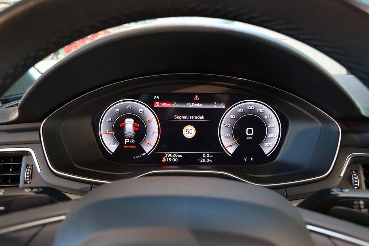 AUDI A4 35 TFSI Avant S-Tronic S-Line - 32