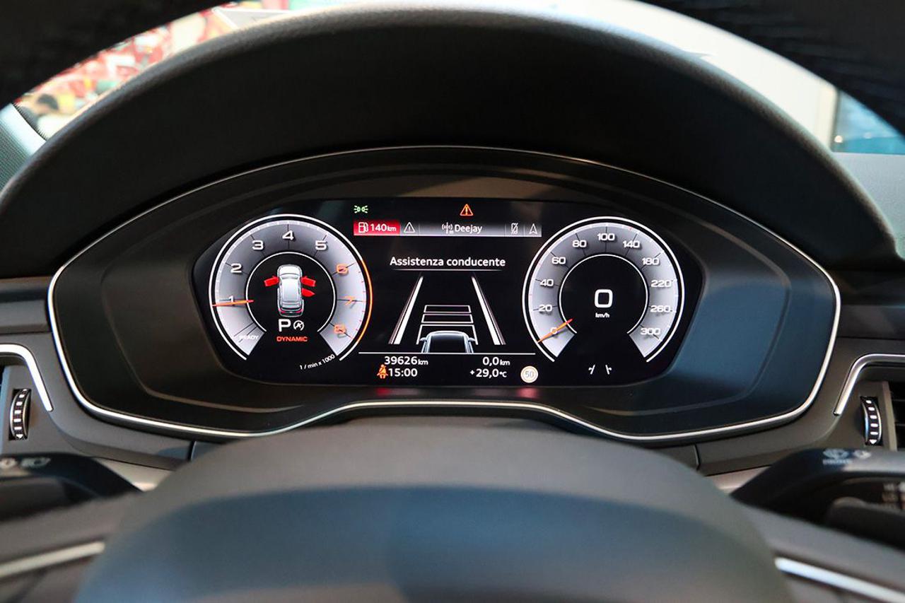 AUDI A4 35 TFSI Avant S-Tronic S-Line - 33