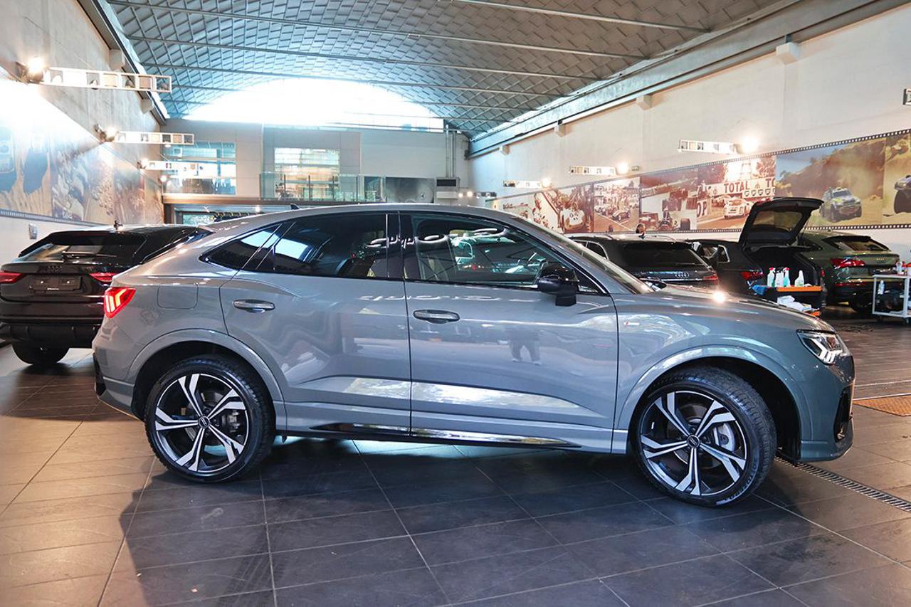 AUDI Q3 40 TDI Sportback Quattro S-Tronic Identity Black - 10