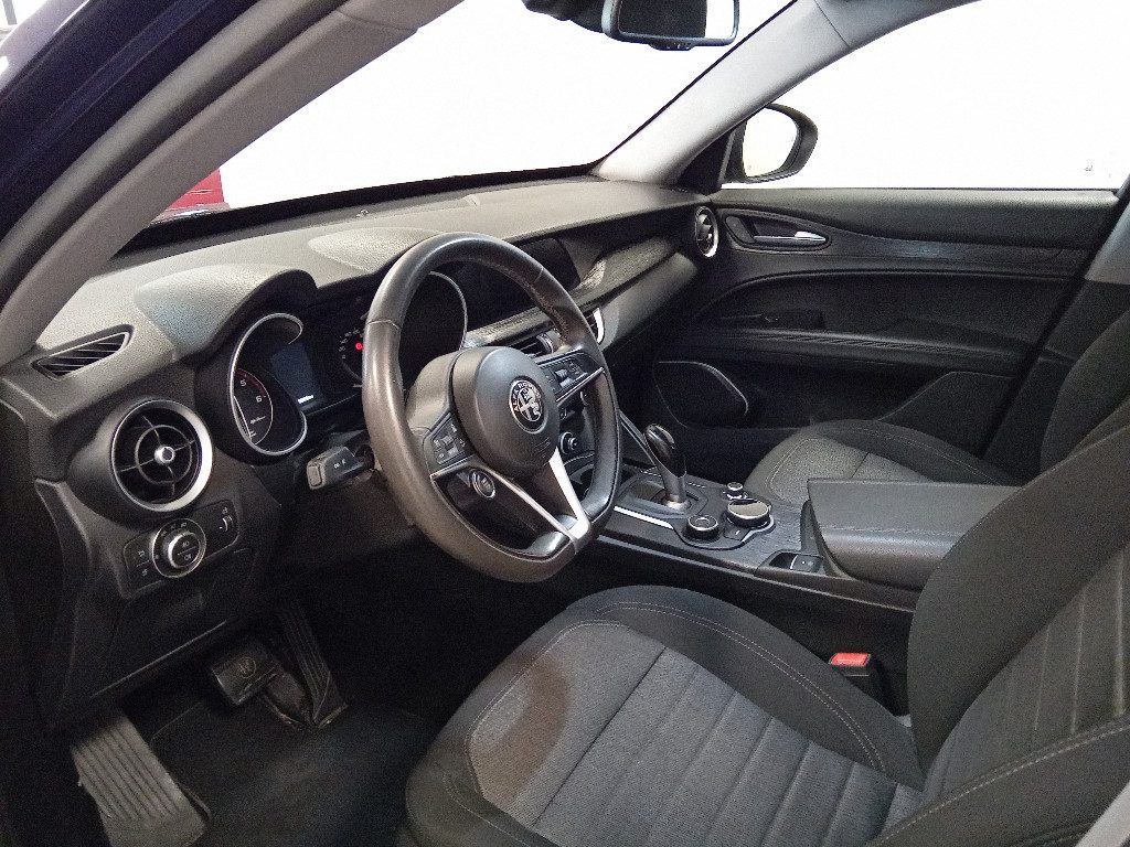 Clicca per ingrandire Stelvio - 2.2 Turbodiesel 190 CV AT8 RWD Business