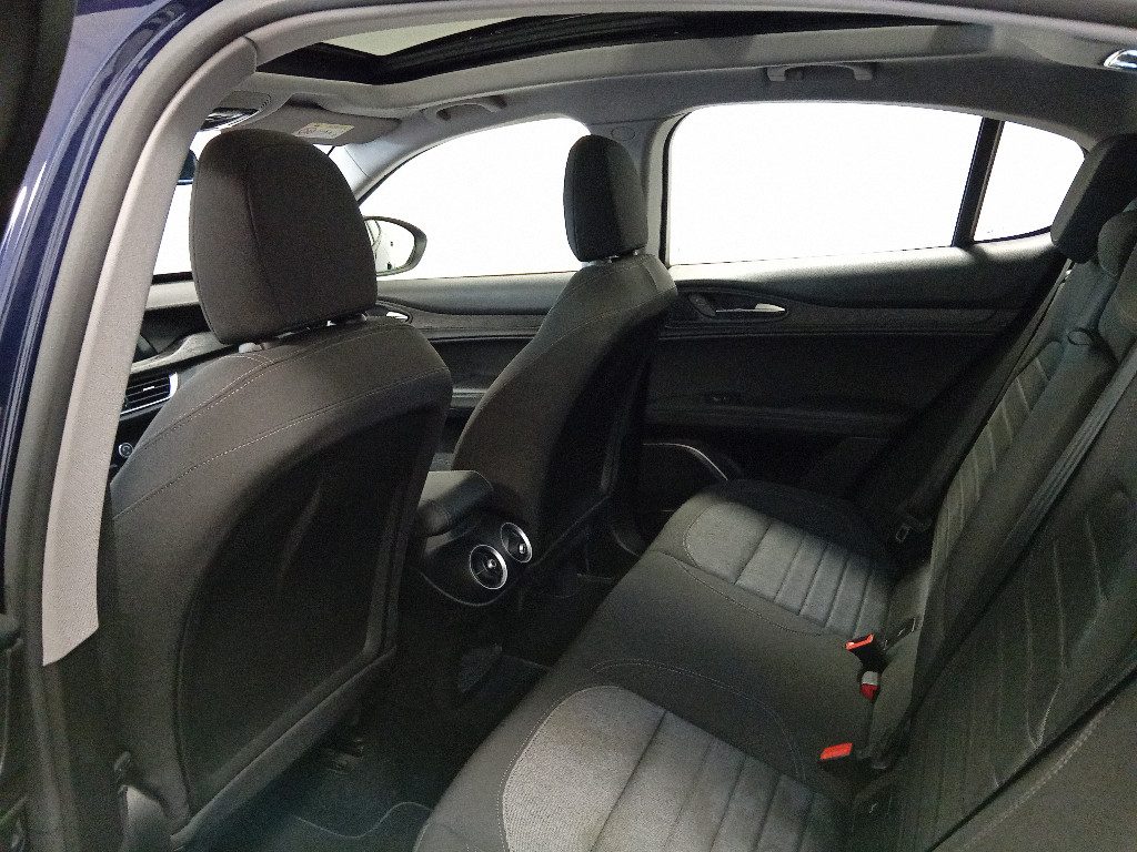 Clicca per ingrandire Stelvio - 2.2 Turbodiesel 190 CV AT8 RWD Business