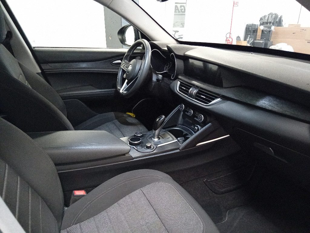 Clicca per ingrandire Stelvio - 2.2 Turbodiesel 190 CV AT8 RWD Business