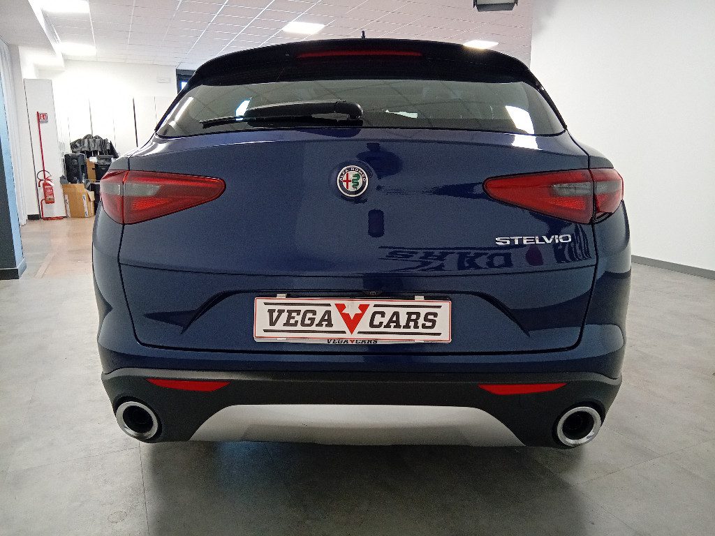 Clicca per ingrandire Stelvio - 2.2 Turbodiesel 190 CV AT8 RWD Business