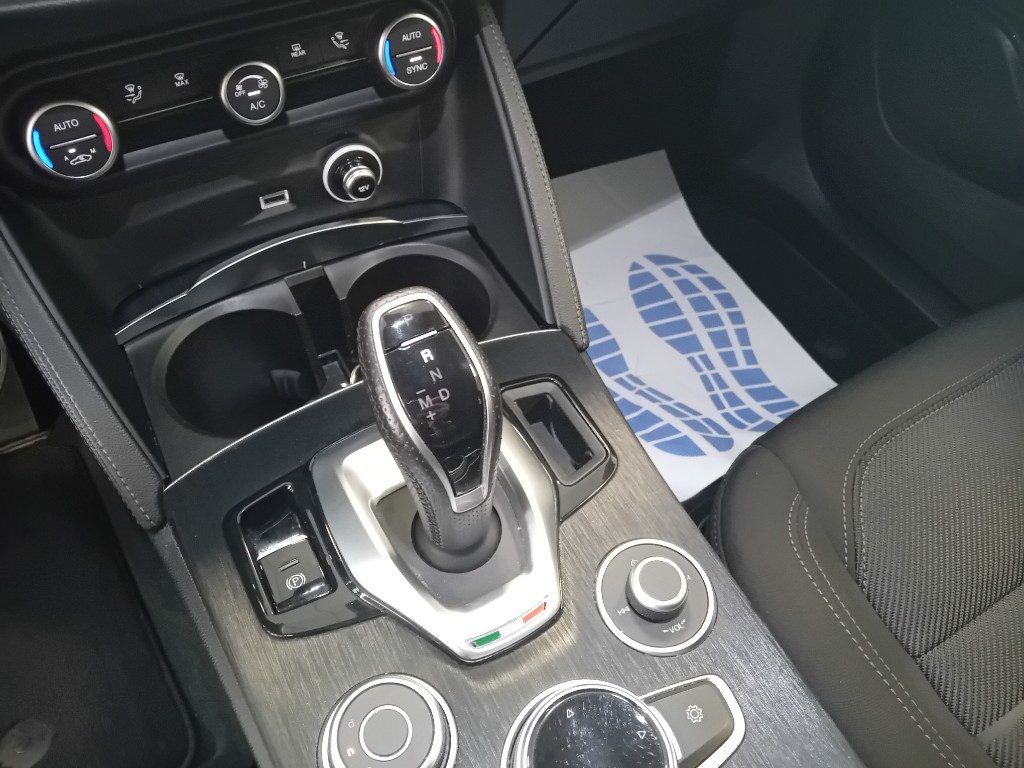Clicca per ingrandire Stelvio - 2.2 Turbodiesel 210 CV AT8 Q4