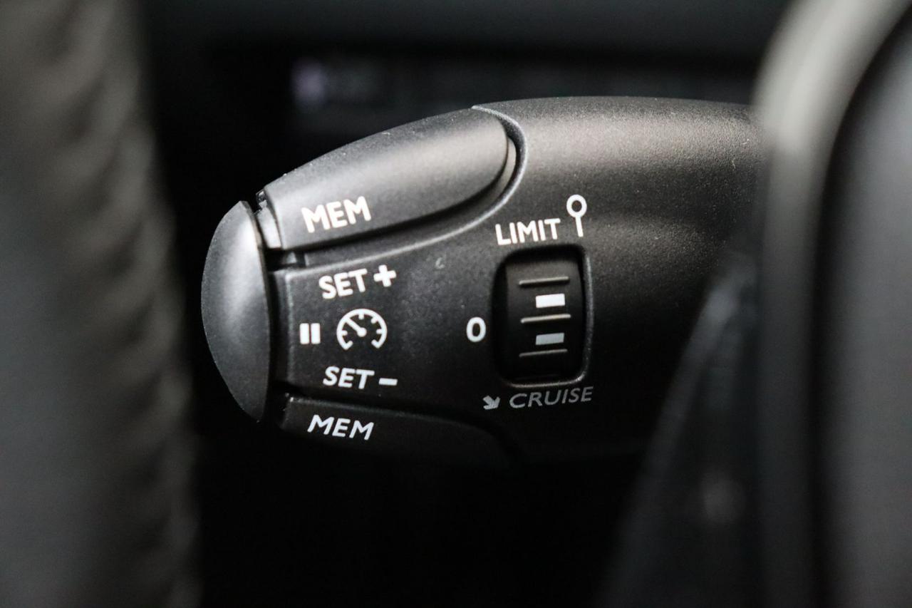 PEUGEOT 2008 PureTech 100 S&S Allure - 18