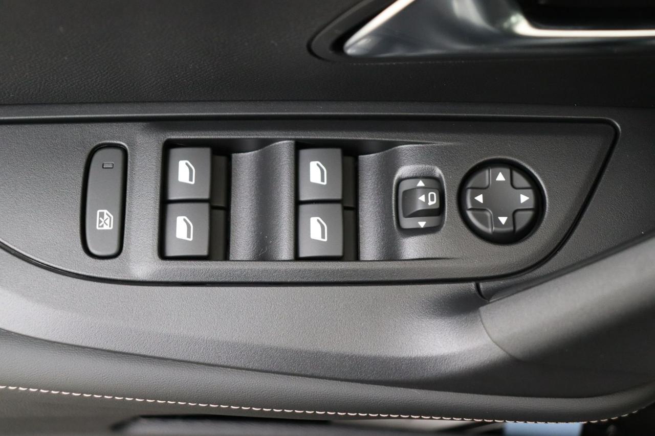 PEUGEOT 2008 PureTech 100 S&S Allure - 16
