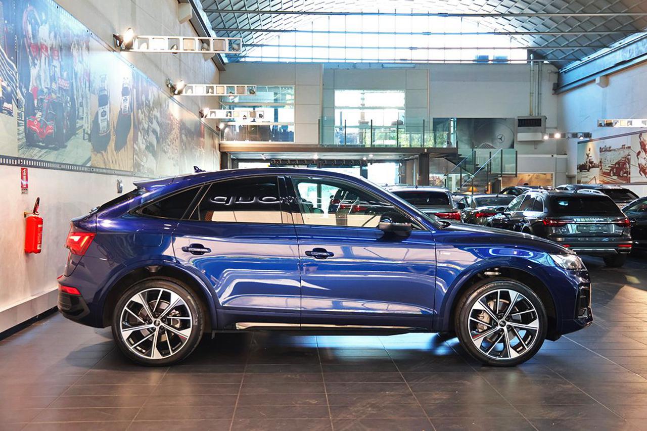 AUDI Q5 40 TFSI Sportback Quattro S-Tronic Identity Black - 2