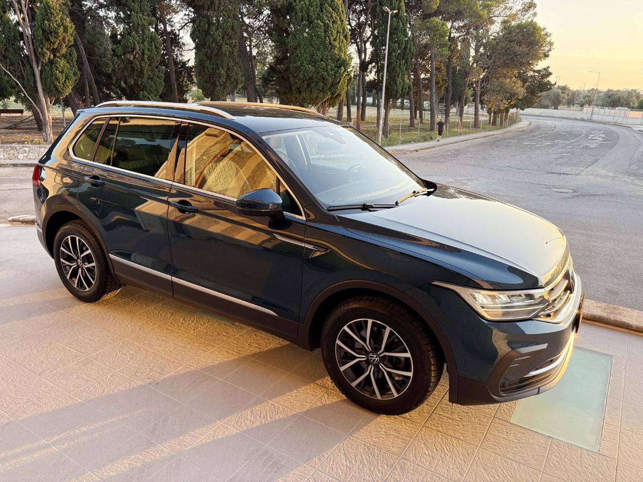VOLKSWAGEN Tiguan 2.0 TDI 150 CV SCR DSG Life VIRTUAL - 3