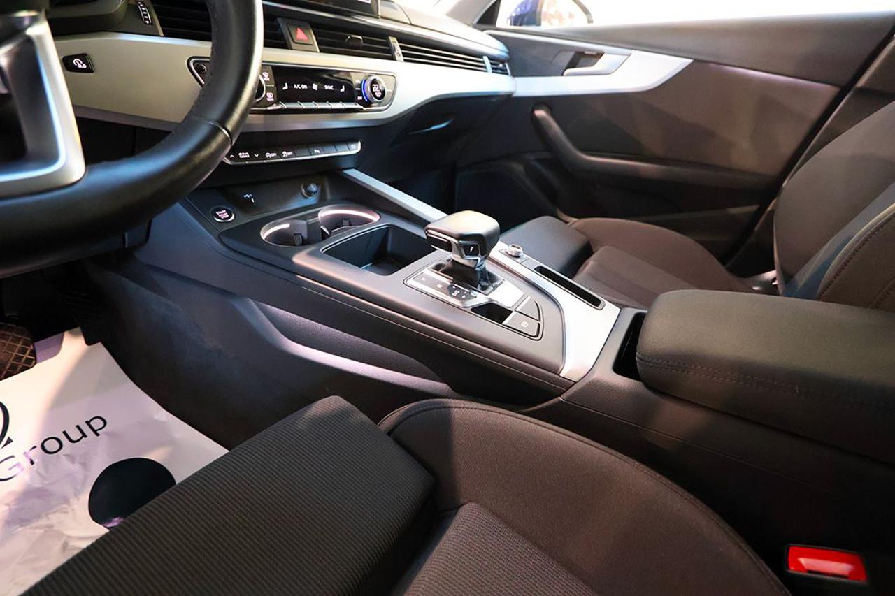 AUDI A4 35 TDI Avant S-Tronic S-Line - 37