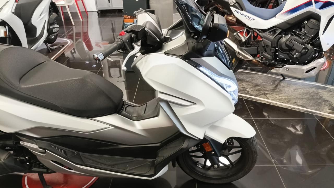 HONDA Forza 300 Deluxe - 4