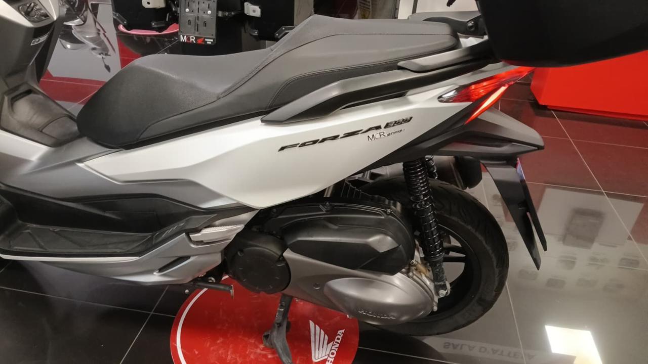 HONDA Forza 300 Deluxe - 6