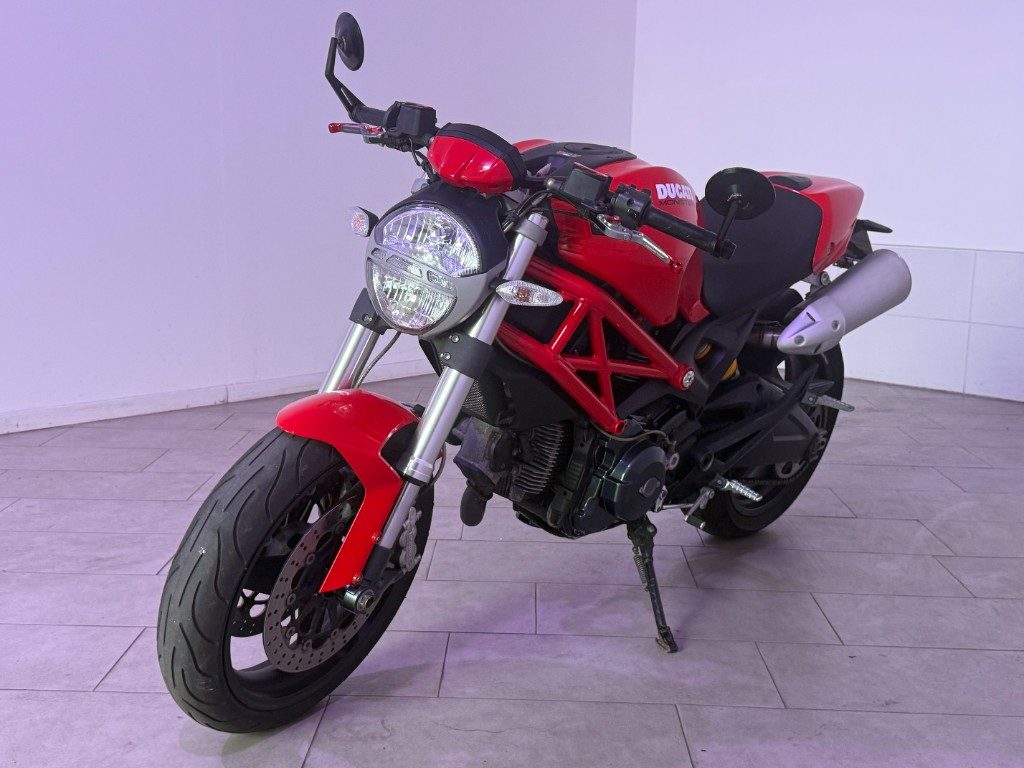 DUCATI Monster 696 PLUS - 2