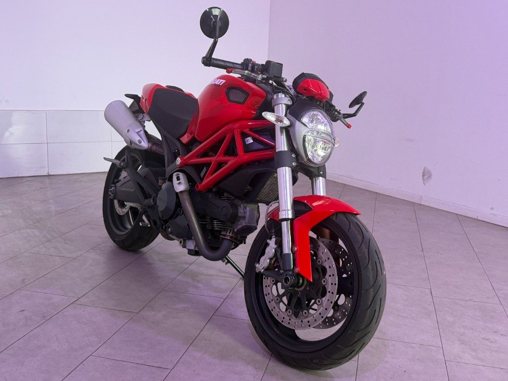 DUCATI Monster 696 PLUS - 3