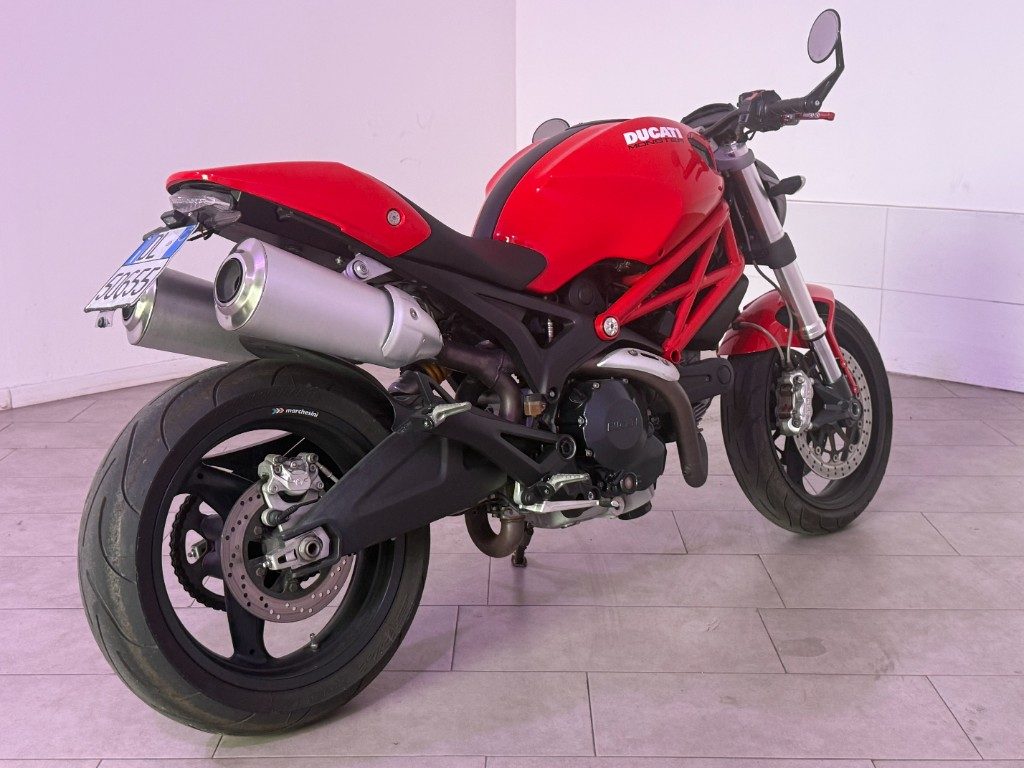 DUCATI Monster 696 PLUS - 4