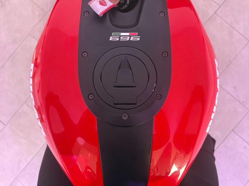 DUCATI Monster 696 PLUS - 8