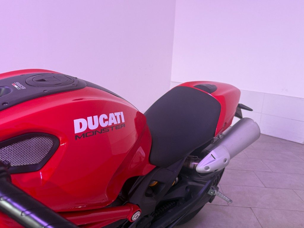 DUCATI Monster 696 PLUS - 9