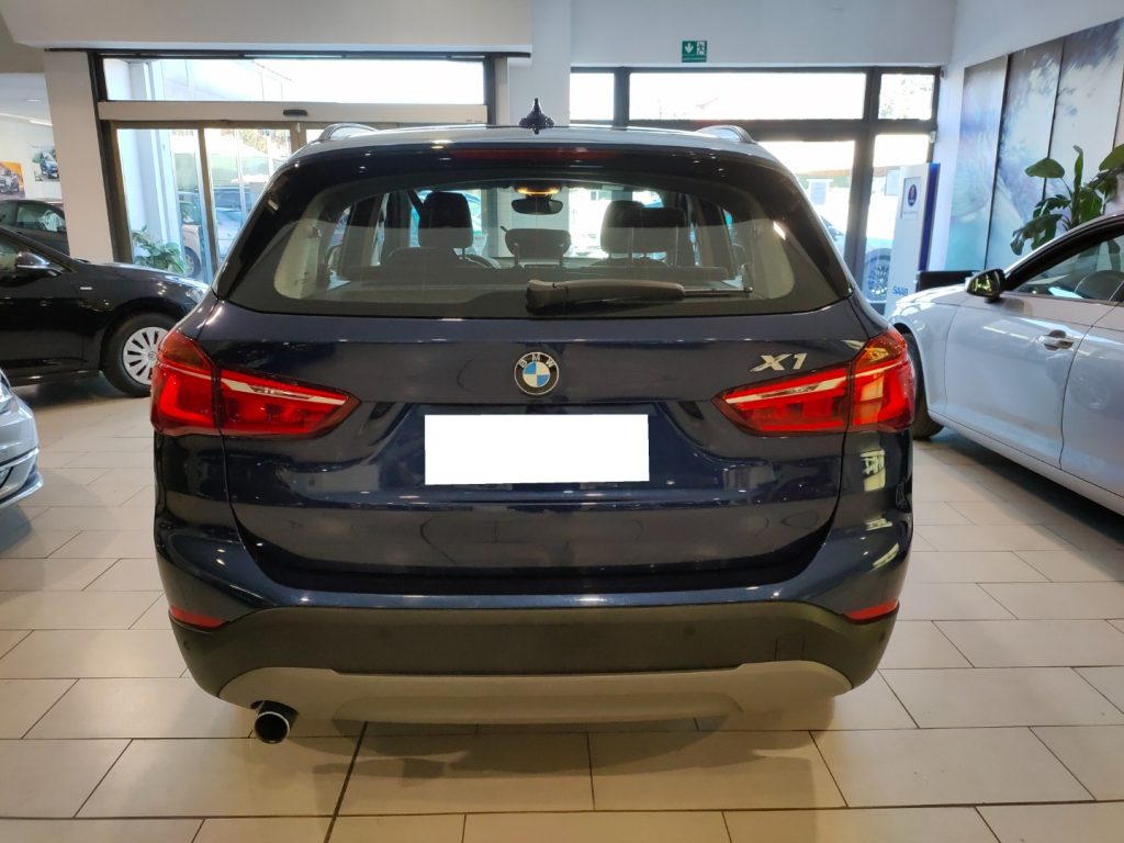 BMW X1 S Drive 16d Business Sport Navi Park Assist - 6