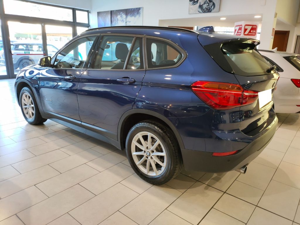 BMW X1 S Drive 16d Business Sport Navi Park Assist - 7