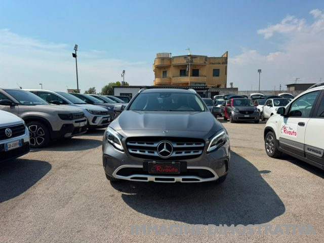 MERCEDES-BENZ GLA 200 Grigio scuro metallizzato