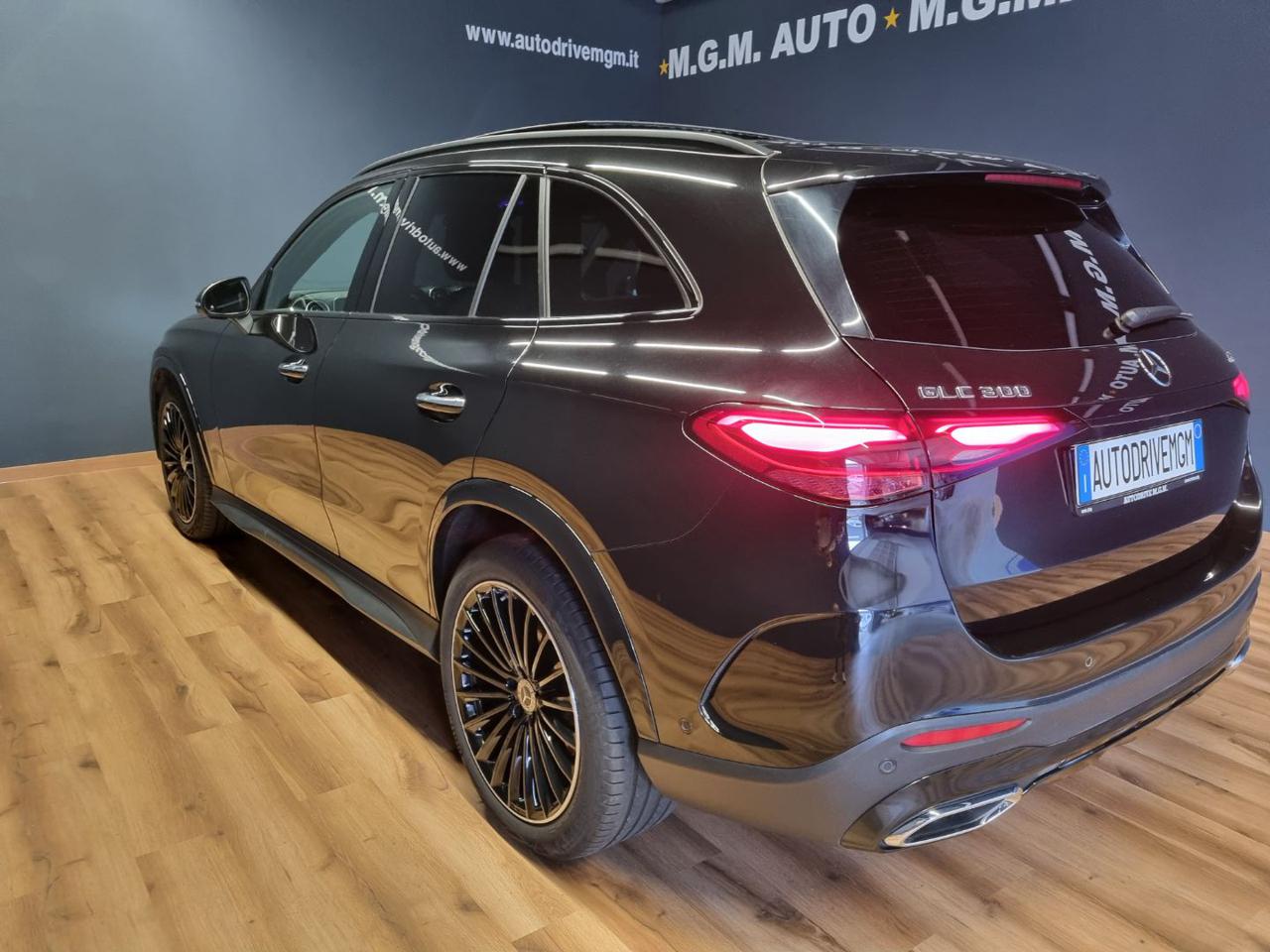 MERCEDES-BENZ GLC 300 4Matic Mild Hybrid AMG Line Premium - 28