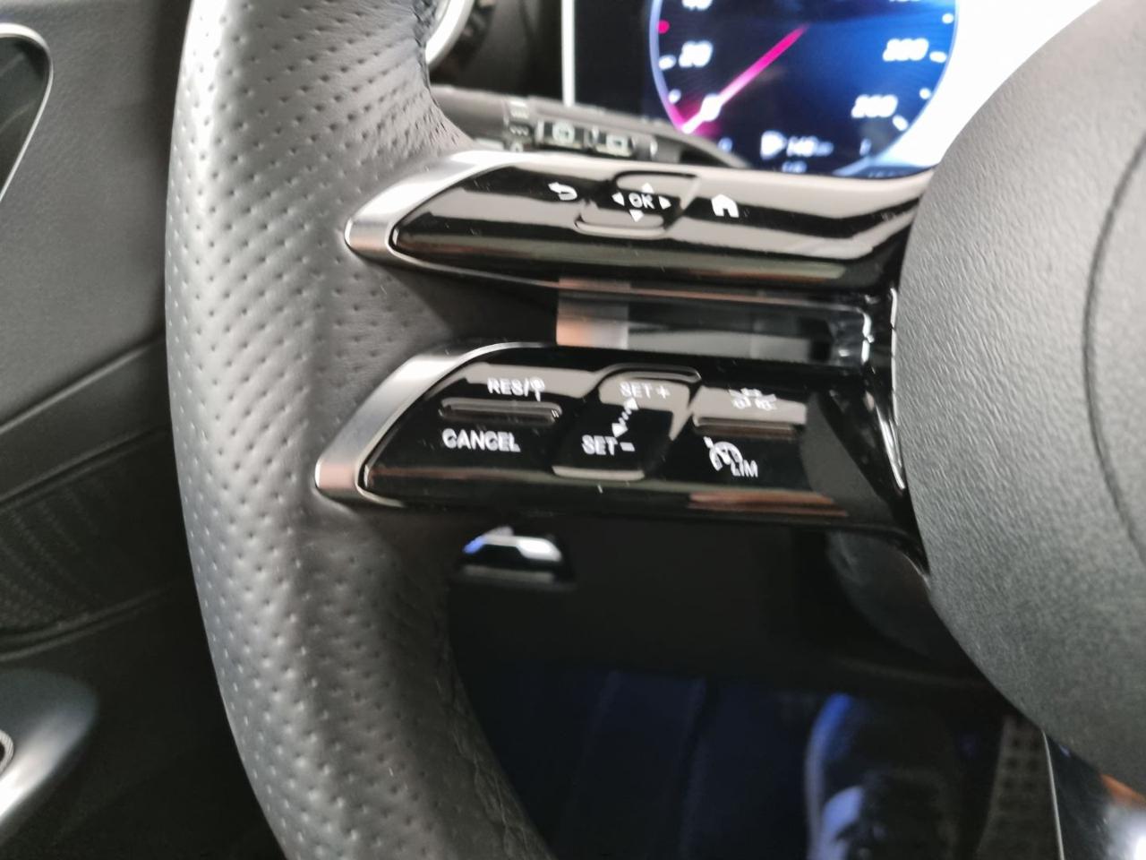 MERCEDES-BENZ GLC 300 4Matic Mild Hybrid AMG Line Premium - 30
