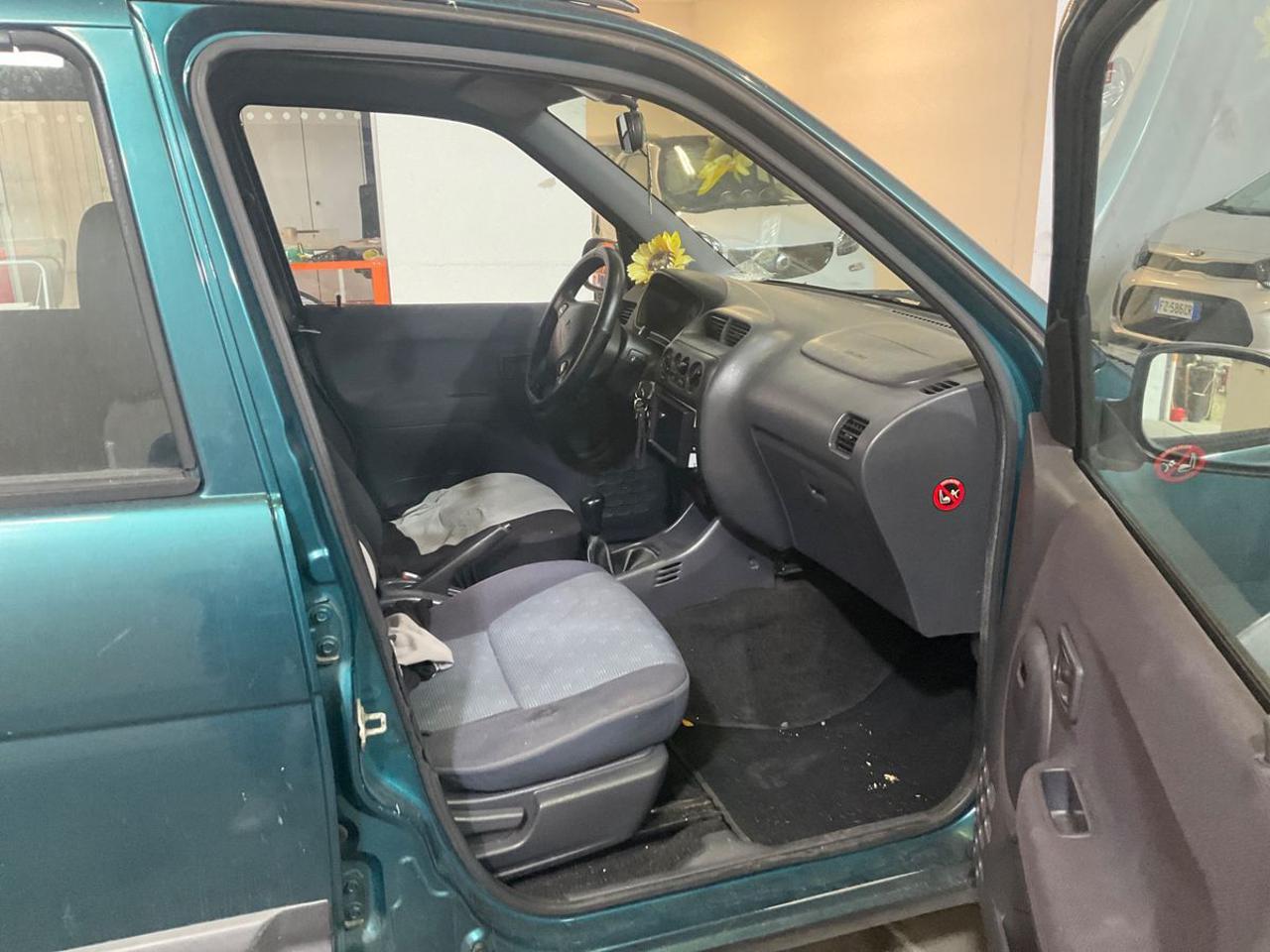 DAIHATSU Terios 1.3i 16V cat 4WD CX - 9