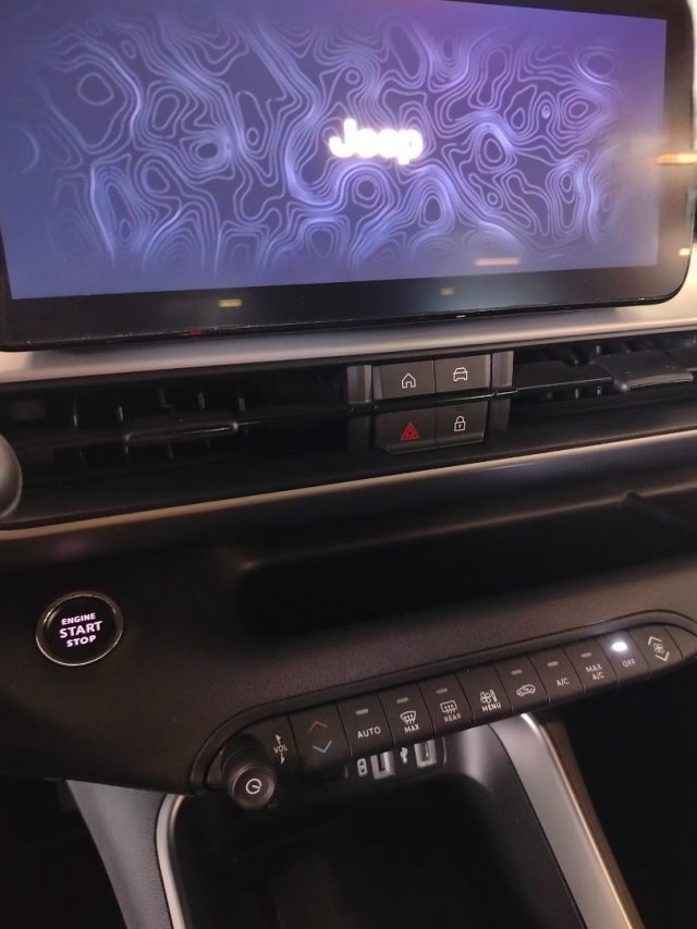 JEEP Avenger — foto 21 di 29