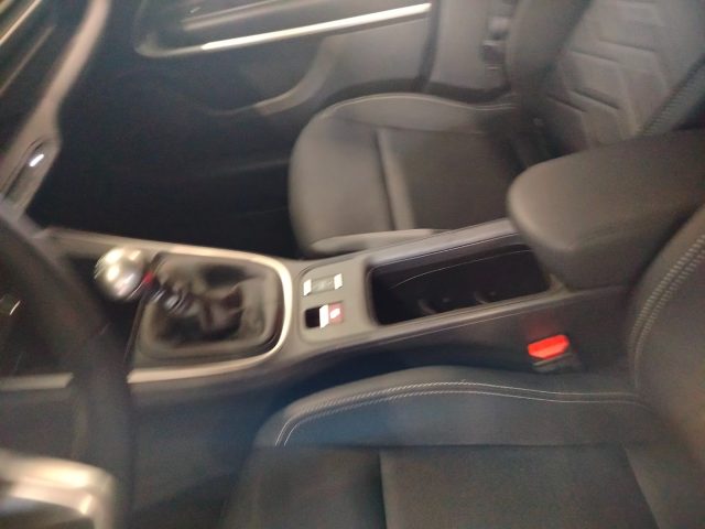 JEEP Avenger — foto 18 di 29