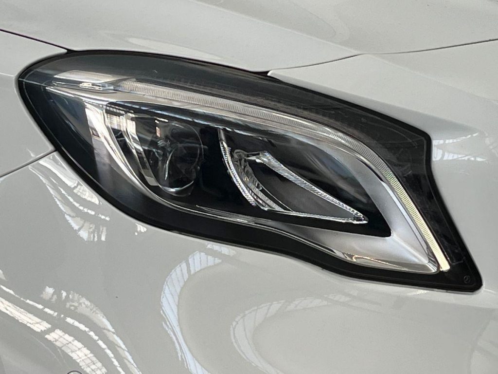 MERCEDES-BENZ GLA 200 d Automatic Night Edition - 17