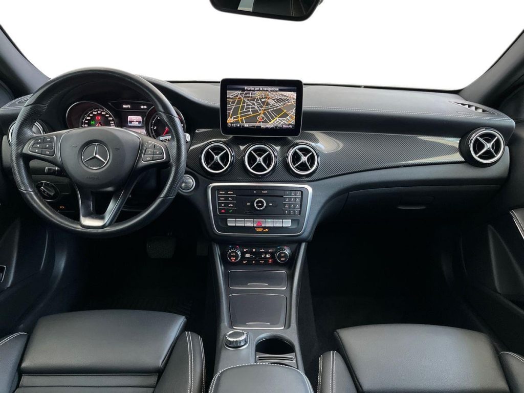 MERCEDES-BENZ GLA 200 d Automatic Night Edition - 9