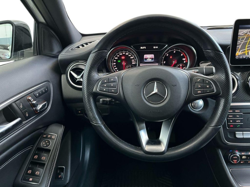 MERCEDES-BENZ GLA 200 d Automatic Night Edition - 11