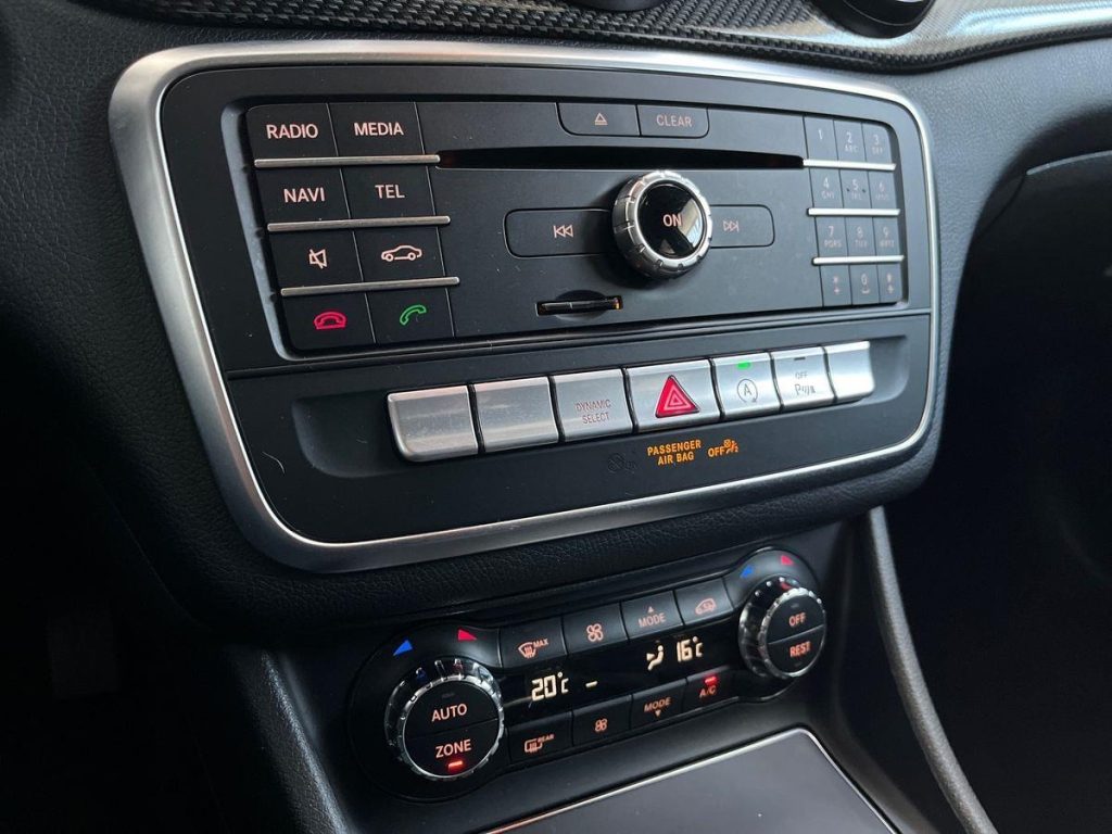 MERCEDES-BENZ GLA 200 d Automatic Night Edition - 14