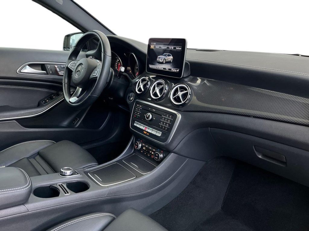 MERCEDES-BENZ GLA 200 d Automatic Night Edition - 16