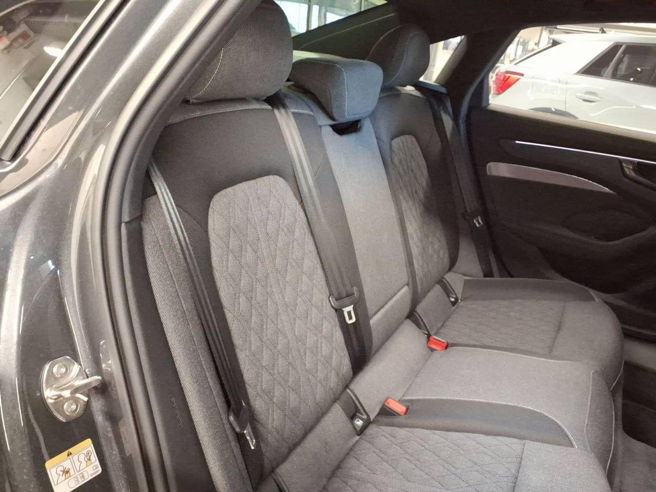 AUDI A6 TDI quattro 150 kW S tronic S line edition one - 14