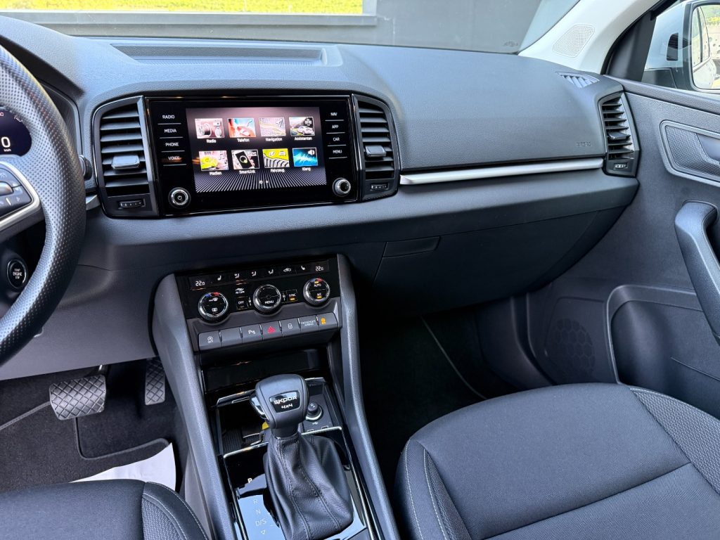 SKODA Karoq 2.0 TDI 4x4 DSG Selection LED ACC Camera Travel - 8