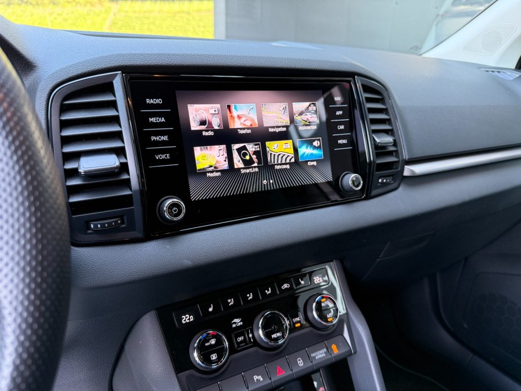 SKODA Karoq 2.0 TDI 4x4 DSG Selection LED ACC Camera Travel - 15