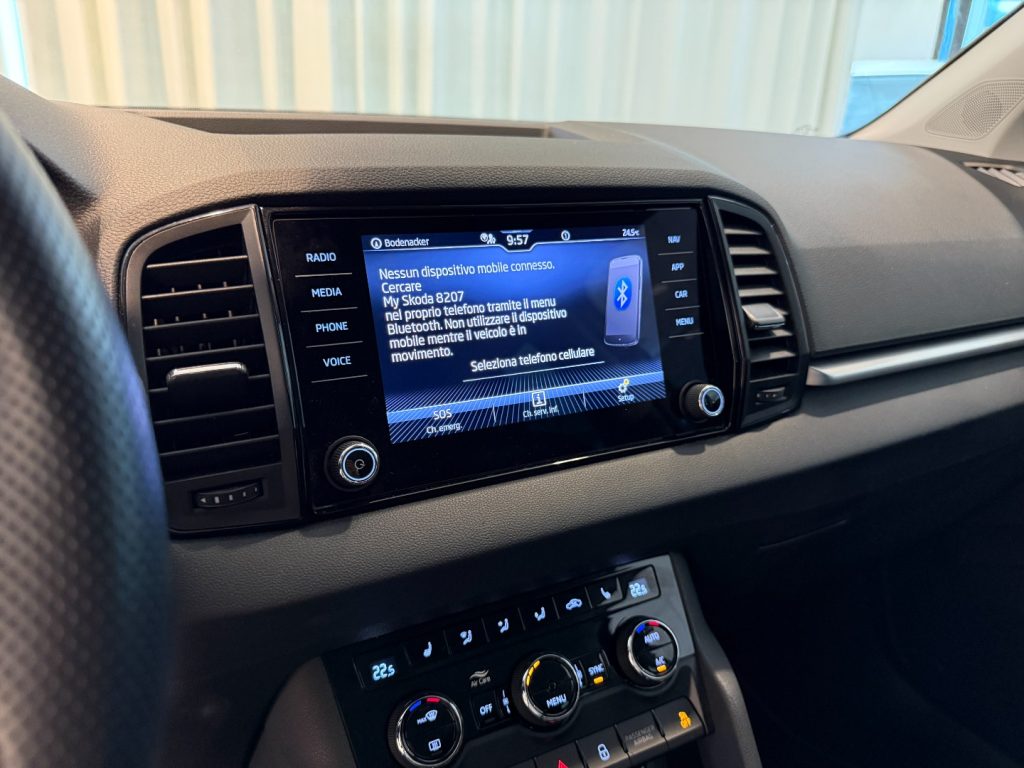 SKODA Karoq 2.0 TDI 4x4 DSG Selection LED ACC Camera Travel - 12