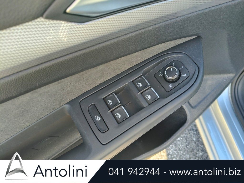 Scopri un'occasione autoVOLKSWAGEN Golf 2.0 TDI 150 CV DSG STYLE "Modello 8.5"da Antolini Venezia Mestre (VE)