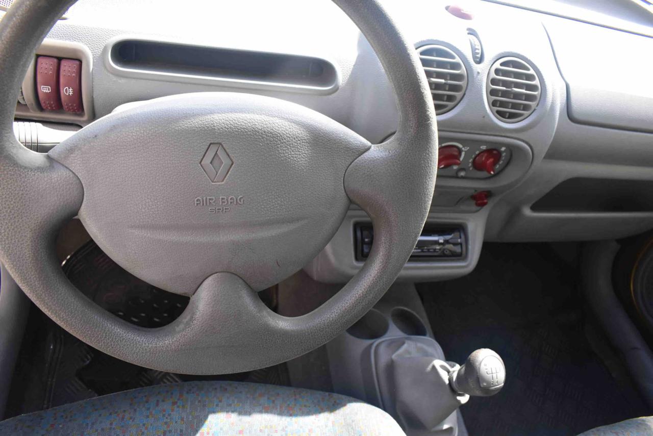 RENAULT Twingo 1.2i cat Expression - 11