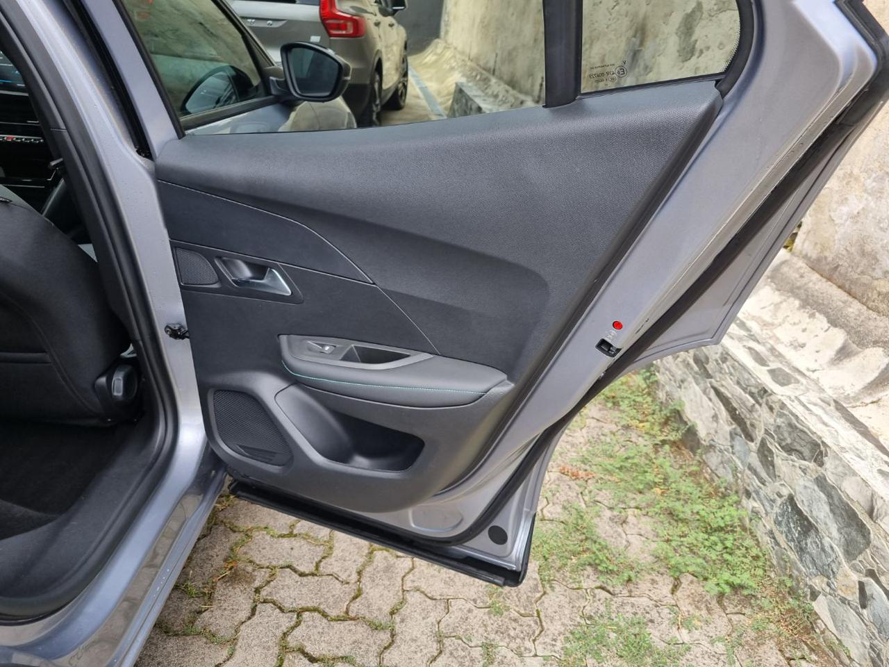 PEUGEOT 2008 motore elettrico 136 CV Allure - 27