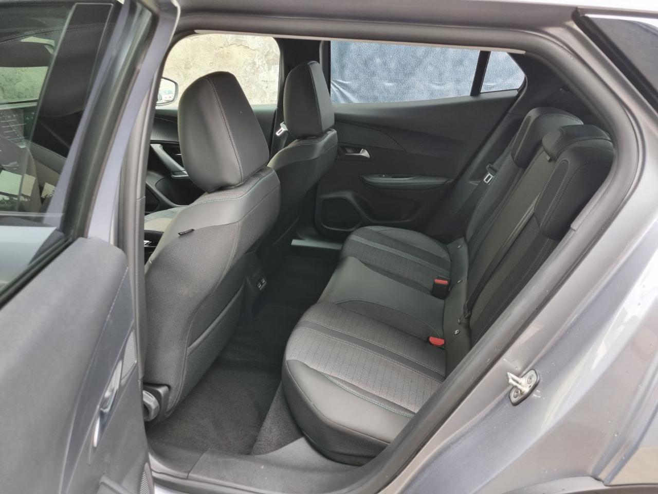 PEUGEOT 2008 motore elettrico 136 CV Allure - 24