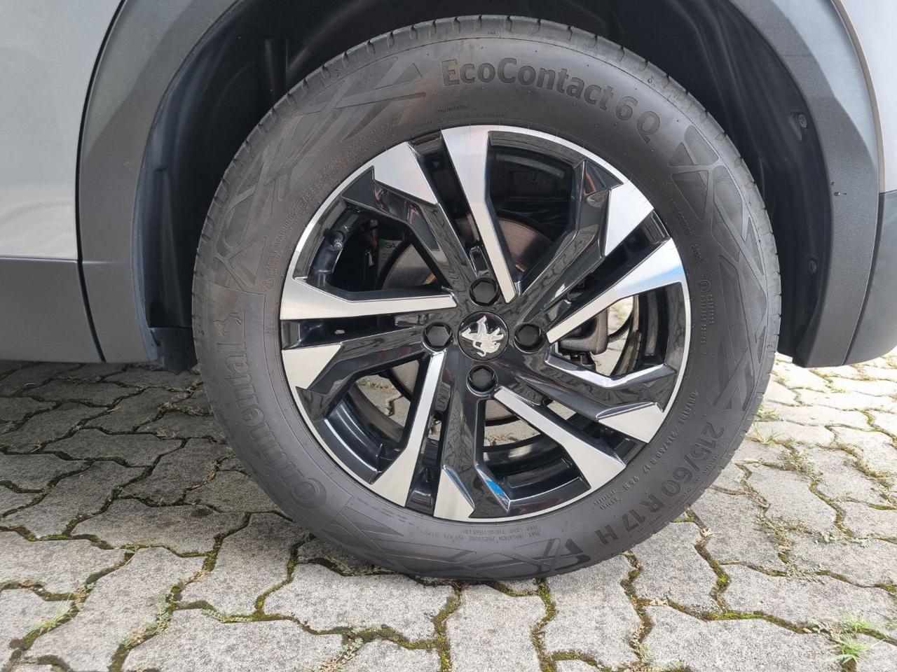 PEUGEOT 2008 motore elettrico 136 CV Allure - 15