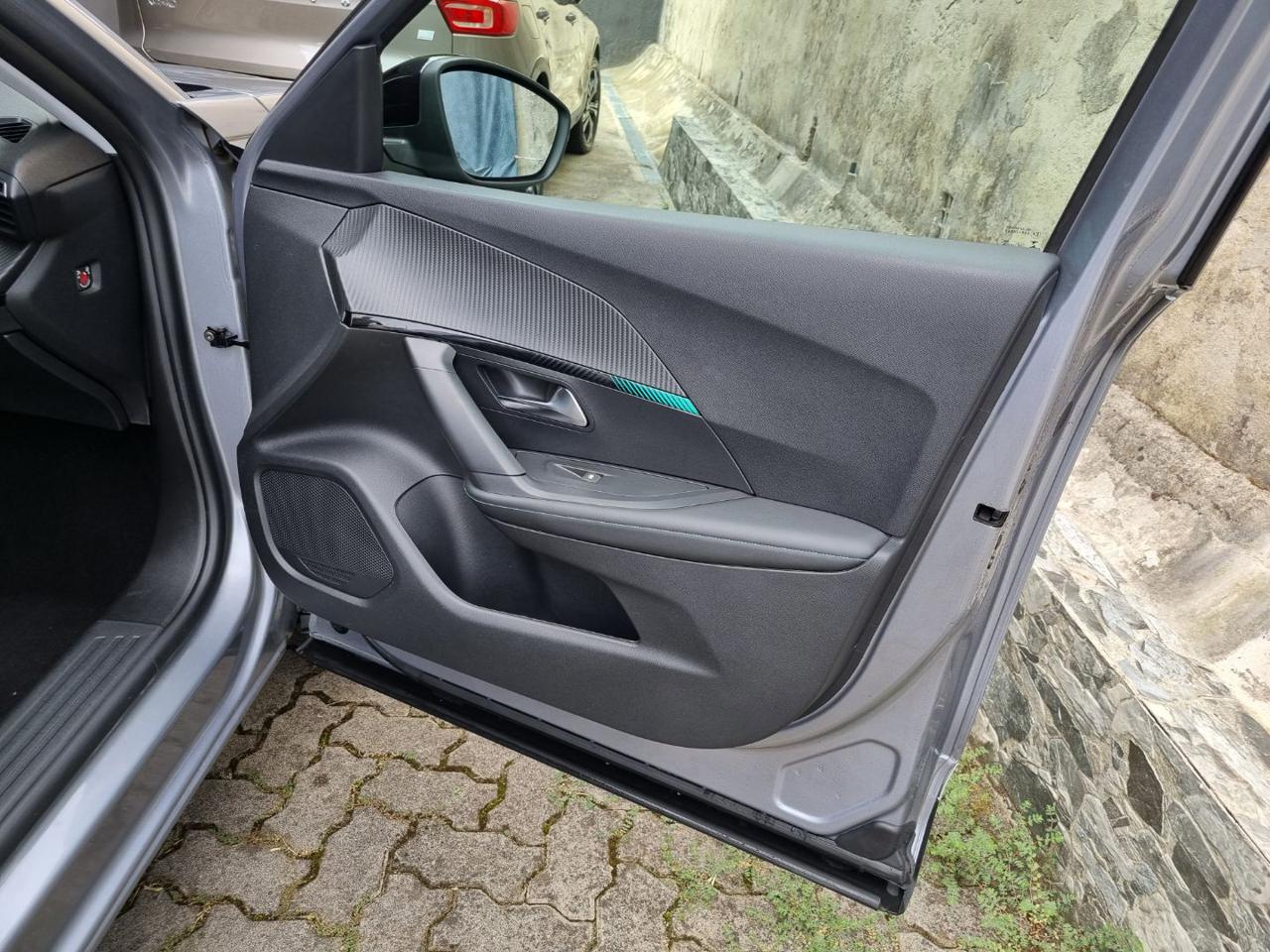 PEUGEOT 2008 motore elettrico 136 CV Allure - 28