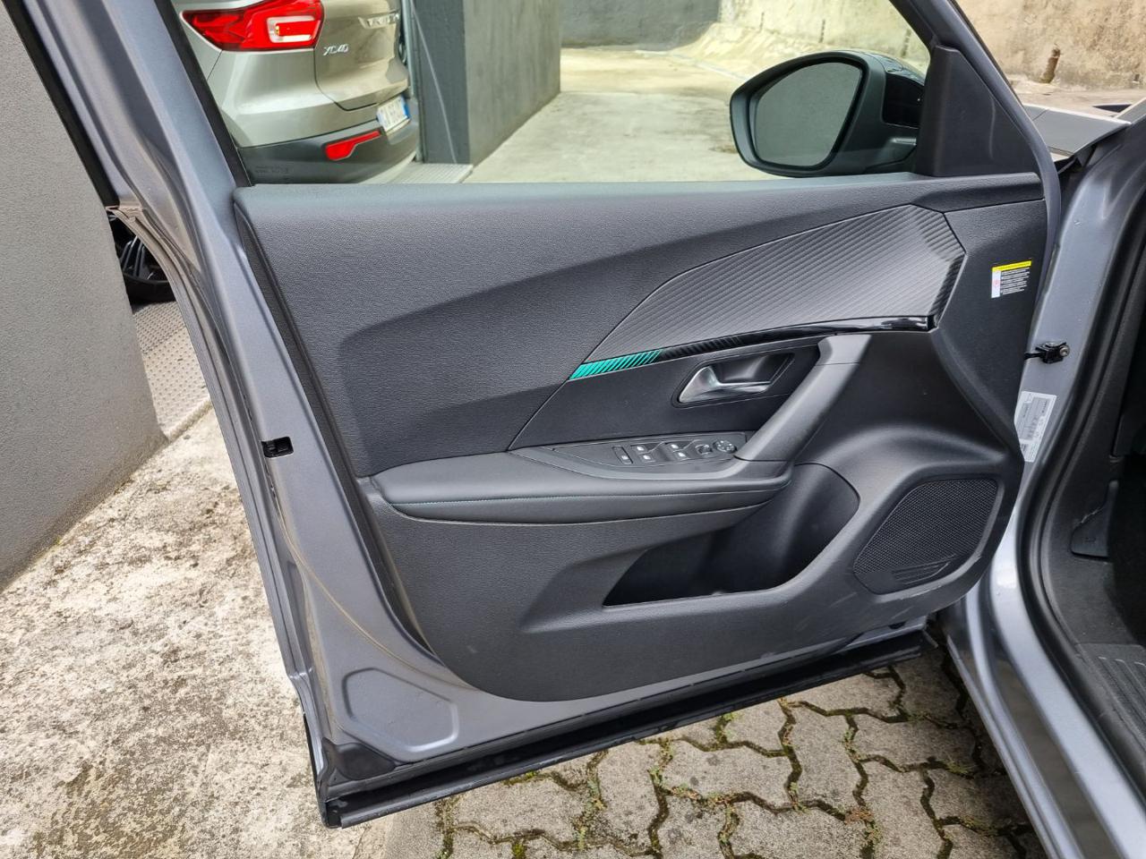 PEUGEOT 2008 motore elettrico 136 CV Allure - 21