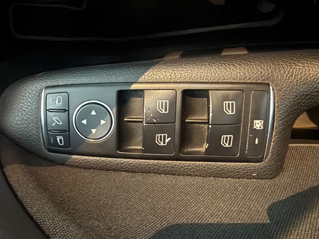 MERCEDES-BENZ B 180 Executive - 18